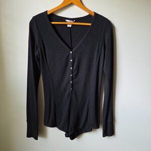 VICTORIA'S SECRET BLACK V NECK RIBED HENLEY LONGSLEEVES BOYSHORTS BODYSUIT SZ L